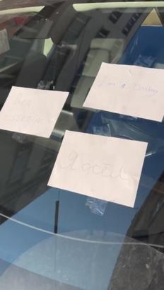 İstanbul - Şişli'de yola bırakıp gittiği araca 3 dilde yazılı notlarla 'Ben eşeğim' tepkisi