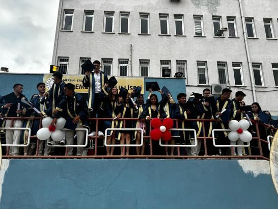 Erdemli Anadolu Lisesi’nde mezuniyet coşkusu