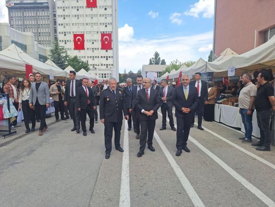 Polis eşlerinden, şehit ve gazi çocukları yararına kermes
