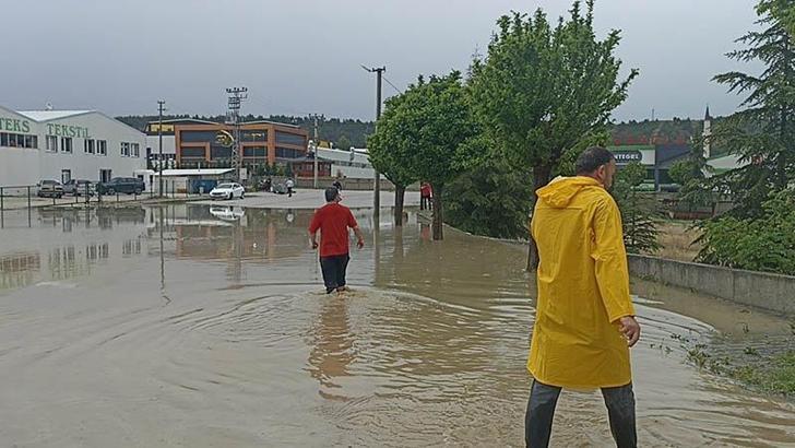 Kastamonu'da sağanak; sanayi bölgesinde üretim durduruldu