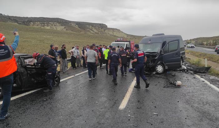 Nevşehir'de 3 aracın karıştığı kazada 7 kişi yaralandı