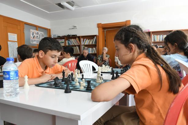 Kuşadası'nda satranç eğitimini tamamlayan öğrenciler için turnuva