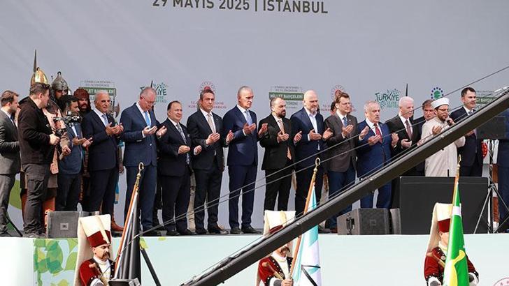 İstanbul'un Fethi'nin 572'nci Yılı Kutlamaları'na kulüp başkanları da katıldı