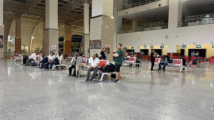Diyarbakır Havalimanı pistinde çatlak; uçaklar başka meydanlara divert etti