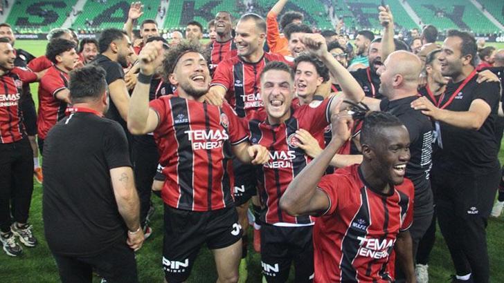 Fatih Karagümrük kupasını aldı