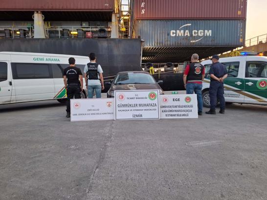 Gümrük ekipleri, İzmir'de 54 ton kaçak akaryakıta el koydu