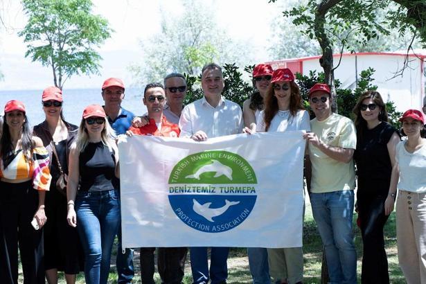 Aras Kargo Kadın Voleybol Takımı oyuncuları, kıyı temizleme etkinliğine katıldı