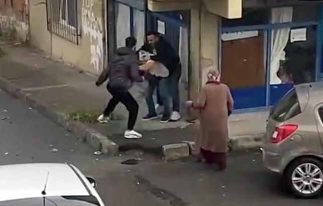 İstanbul - Avcılar'da trafikte bıçaklı yol verme kavgası: 1 yaralı