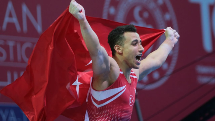 Madalya koleksiyoncusu Adem Asil