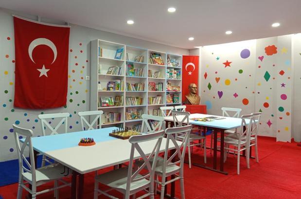 Akdenizli öğrenciler Hatay'da kütüphane kurdu