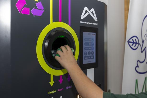 Büyükşehir’in Mercan Bilim Merkezi’nde çocuklara sıfır atık bilinci aşılanıyor