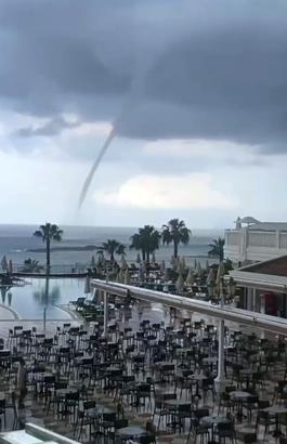 Antalya'da denizde oluşan hortumlar kamerada