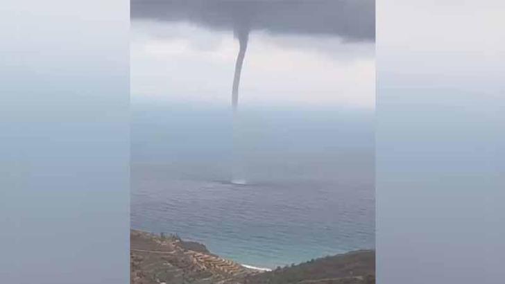 Mersin'de denizde hortum oluştu