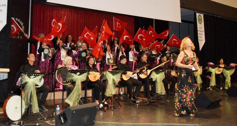 Kadın karavancılardan türkü şöleni