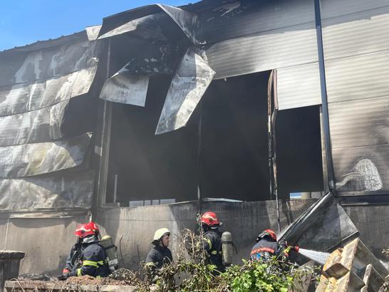 Sakarya'da kontrplak üretim tesisinde yangın