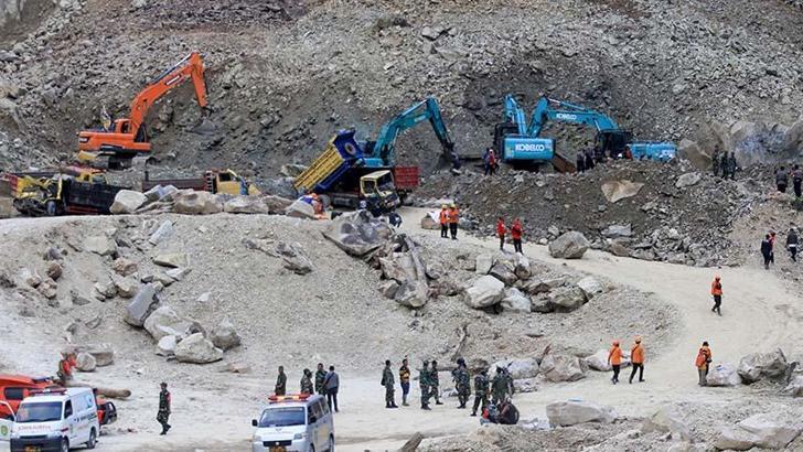 Endonezya’da taş ocağında göçük: 10 ölü