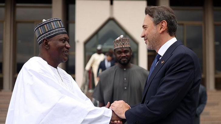 Bakan Bayraktar, Nijer Petrol Bakanı Oumarou ile görüştü