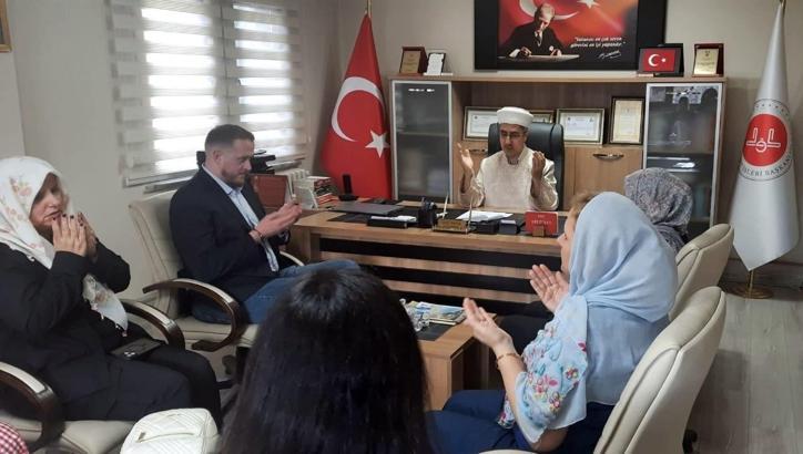 İngiliz vatandaşı Simon James, Sinan ismini alarak Müslüman oldu