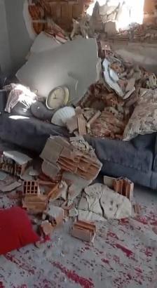 İstanbul - Sultangazi'de kontrollü yıkım sırasında bitişikteki bina hasar gördü