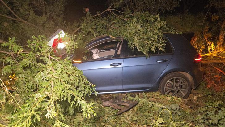 Otomobil ile çarpışan motosikletin ehliyetsiz sürücüsü yaralandı
