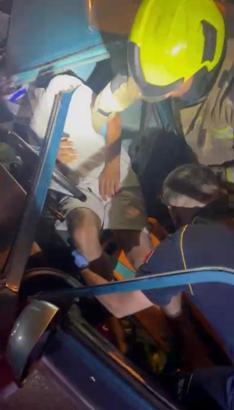 TIR'a arkadan çarpan otomobilin sürücüsü ağır yaralandı