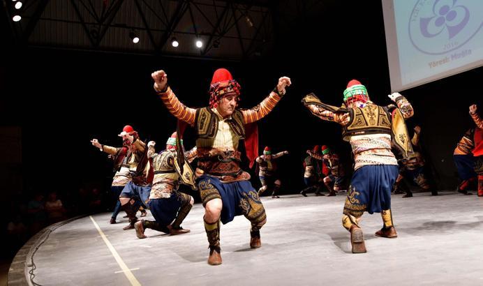Bornova'da Halk Dansları Festivali heyecanı sürüyor