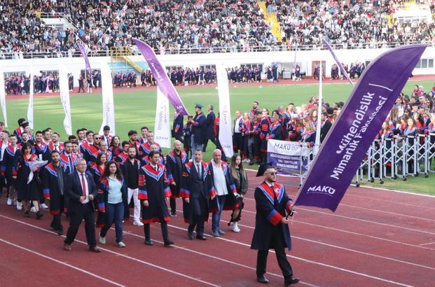 MAKÜ'de mezuniyet coşkusu