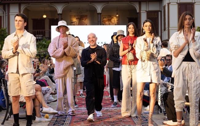 Tarihi halılar podyum oldu