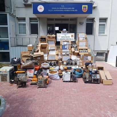 Bursa'da kaçak sigara üreten 4 şüpheliye gözaltı