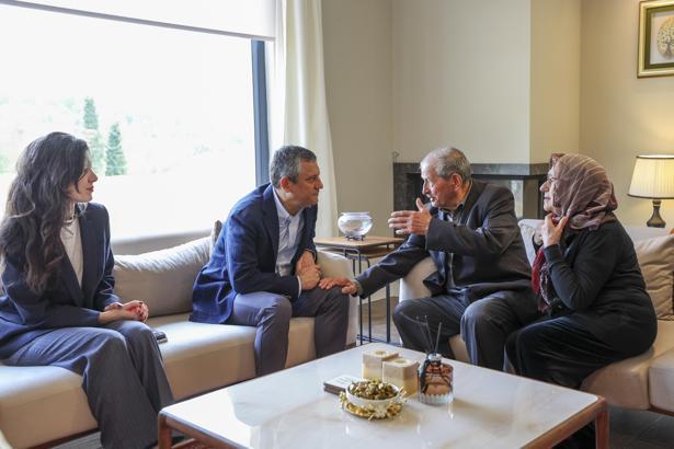 Özgür Özel'den tutuklu Kadriye Kasapoğlu'nun ailesine ziyaret