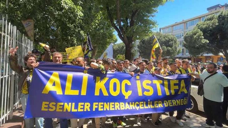 Fenerbahçeli taraftarlar Cadde'den stada kadar yönetimi protesto etmek için yürüdü