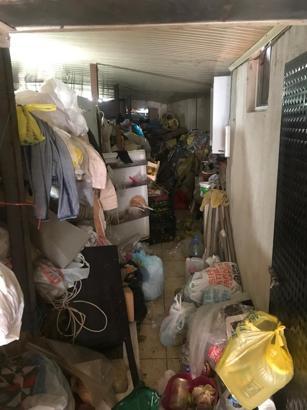 Aydın'da kötü koku yayılan evden 4 kamyon dolusu çöp çıktı