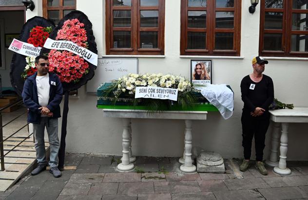 Şarkıcı Şimal, son yolculuğuna uğurlandı