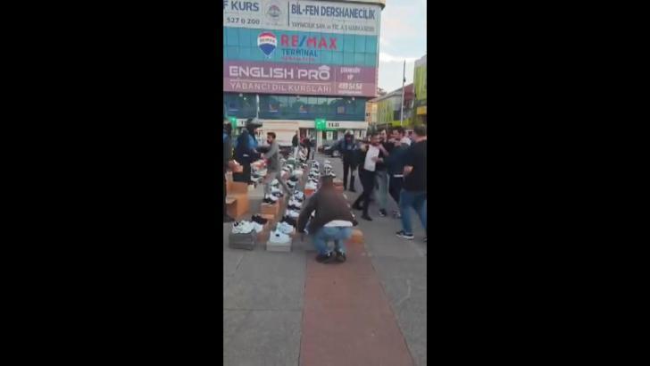 İstanbul - Çekmeköy’de seyyar satıcı zabıtaya bıçak çekti, polis müdahale etti