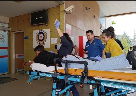 Sokakta tartıştığı kişiyi sırtından bıçakladı