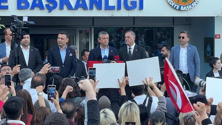CHP Genel Başkanı Özel Avcılar Belediyesi önünde konuştu