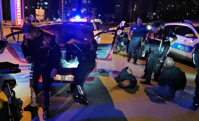 'Dur' ihtarına uymayan otomobildekilerden biri: Ben kaçmadım, neden kaçayım, şoför kaçtı