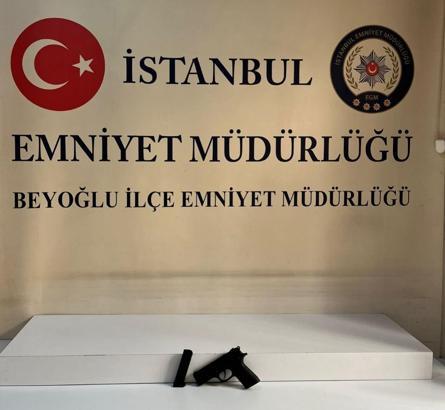 İstanbul - Beyoğlu'nda eğlence mekanına girmesini engelleyen kuzenini vurdu; kurşun ensesine isabet etti ölümden döndü