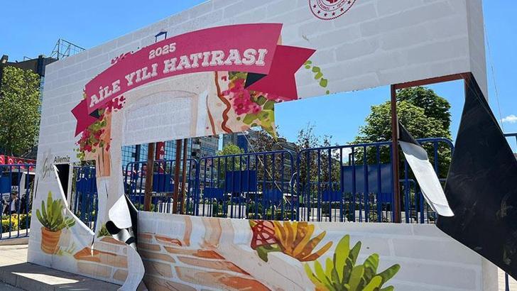 Bakanlık, 'Aile Yılı' panosuna zarar veren gençlerle görüştü
