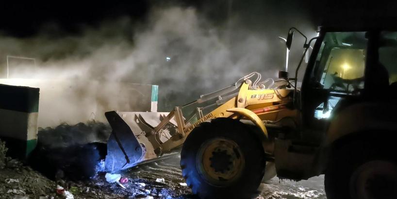 Sanayi sitesindeki hurda lastik yangınında elektrik telleri zarar gördü