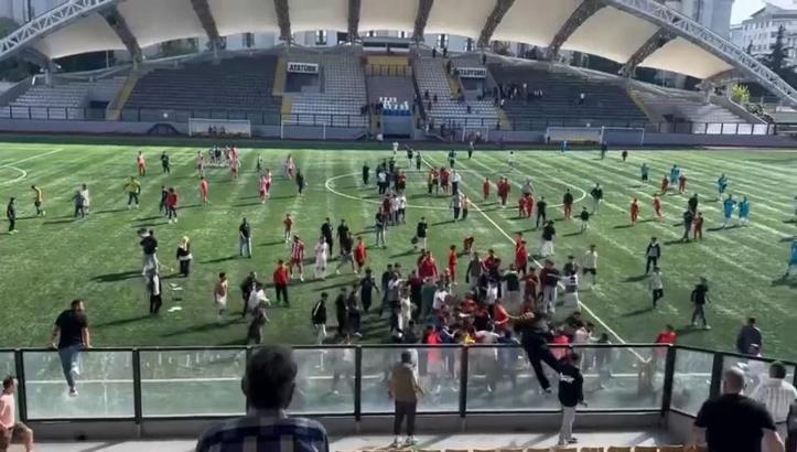 İstanbul - Avcılar’da amatör lig maçının ardından kavga: 1 futbolcu yaralandı