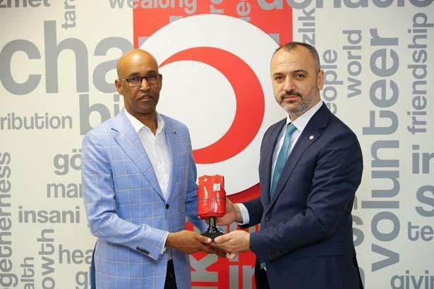 Somali Büyükelçisi Mohamed, kurban vekaletini Türk Kızılay’a verdi