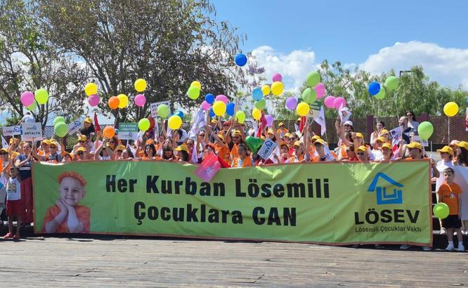 Lösemili çocuklar için kortej