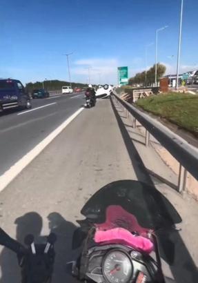 İstanbul - Sancaktepe'de otomobil takla attı; araçtakiler yardıma koşanlara hakaret etti