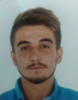 Refüjdeki ağaca çarpan kamyonetin sürücüsü öldü