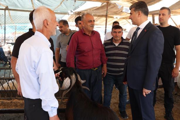 Akdeniz’de kurban satış yerleri hazır