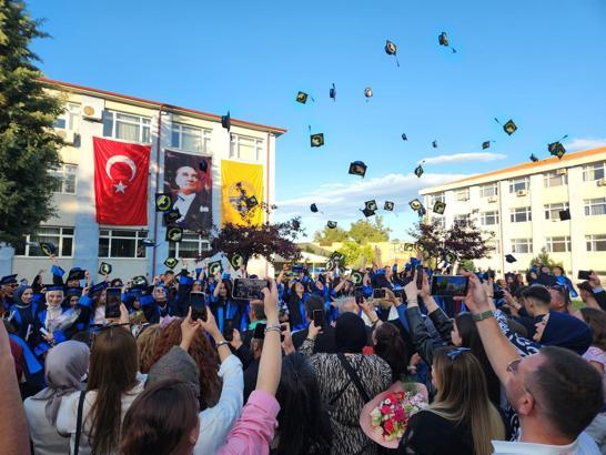 Keşan’da yüksekokullar mezunlarını uğurladı