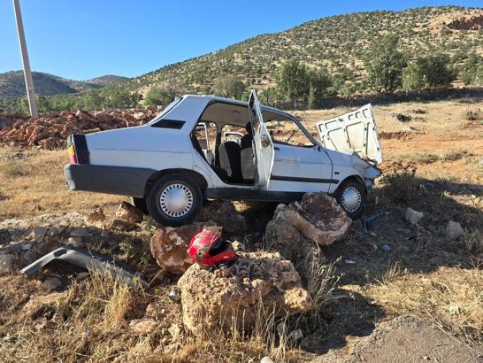 Devrilen motosiklete çarpmamak için manevra yapınca şarampole devrildi: 5 yaralı