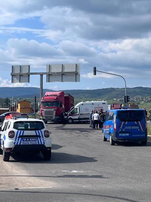 Başsavcının bulunduğu ambulans, kazaya karıştı; 8 yaralı