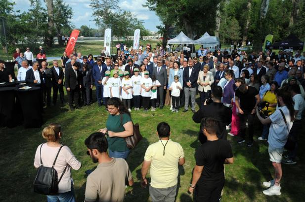 Edirne'de yapımı tamamlanan Söğütlük Millet Bahçesi, çevre şenliğiyle kapılarını açtı